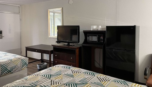 Deluxe Room, 2 Queen Beds, Non Smoking, Refrigerator & Microwave