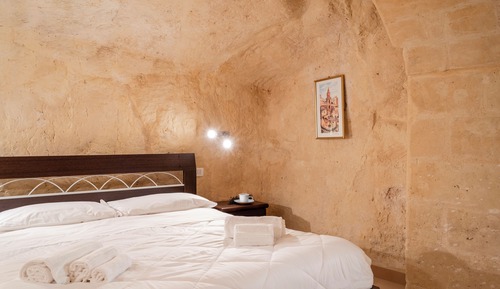 Basic Triple Room, Non Smoking, Private Bathroom