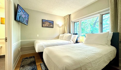 Deluxe Suite, 1 Bedroom, Kitchen (Two Beds, Washer/Dryer)