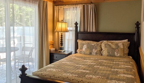 One Bedroom Cabin with Living Room, Kitchen & Private Patio