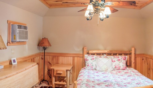 One Bedroom Cabin with Living Room, Kitchen & Small Patio