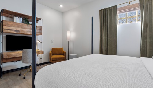 Standard Room, 1 King Bed