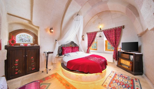Red Honeymoon Suite