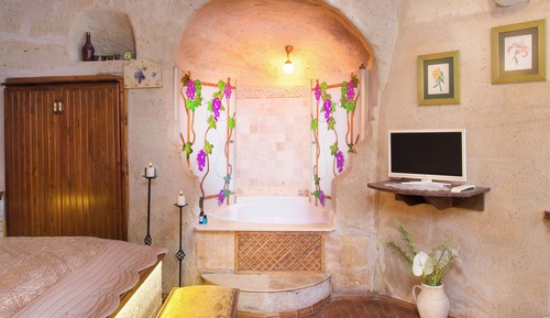 Green Honeymoon Suite