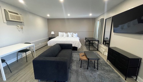 Deluxe Studio Suite