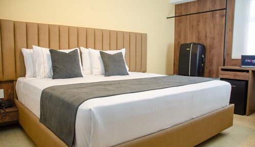 Deluxe Room, 1 King Bed