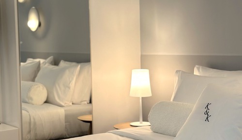 DAPHNE SUITE BY K&K