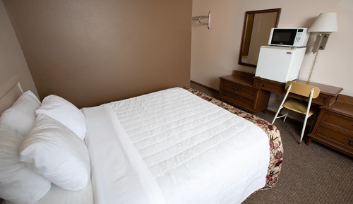 Basic Single Room, 1 Queen Bed