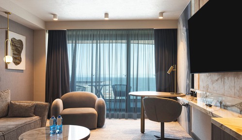 Suite, 1 Bedroom, Balcony, Lake View (Side Lake)