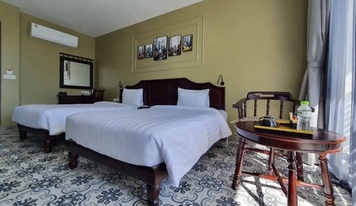 Deluxe Double or Twin Room, 1 King Bed, Patio, Courtyard View
