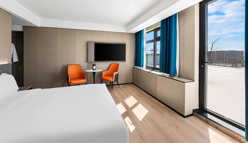Grand Room, 1 Queen Bed, City View