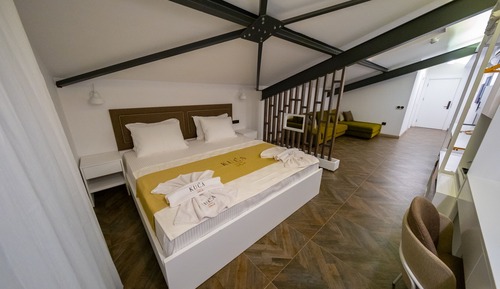 Deluxe Loft