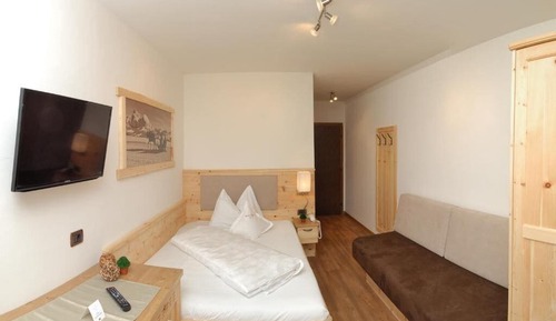 Deluxe Single Room
