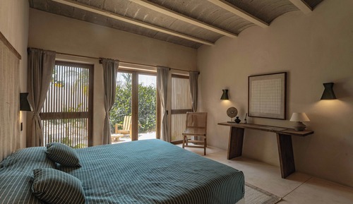 Superior Room, 1 King Bed, Patio, Garden View