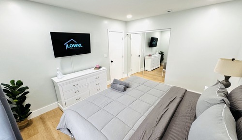 Superior 1-Bedroom King w/ Kitchen and Sofa Bed