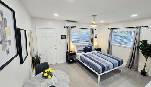 Standard Queen Studio w/ Kitchen