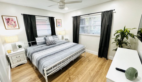 Premium 2-Bedroom 2-Bath Family Suite w/ Kitchen & Sofa Bed