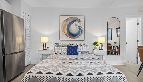 Premium Queen Studio w/ Kitchen & Sofa Bed