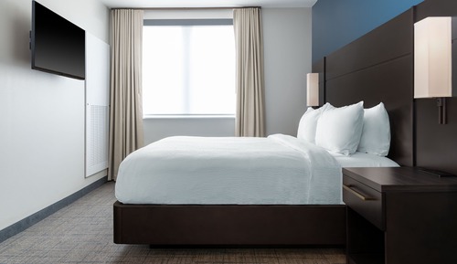 Studio, 1 King Bed with Sofa bed (Mobility Accessible, Tub)