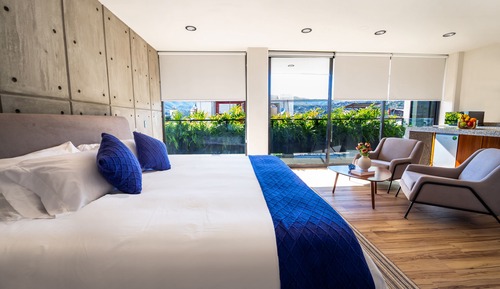 Deluxe Studio Suite