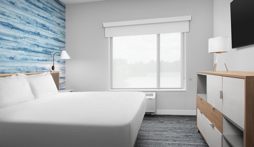 Suite, 1 Bedroom, Non Smoking (Mobility/Hearing Access, Roll-in Shwr)