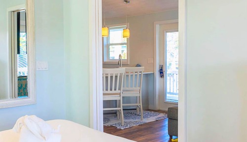 Signature Cottage, 1 Queen Bed, Canal View