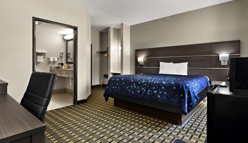 Standard Room, 1 King Bed, Non Smoking, Refrigerator & Microwave