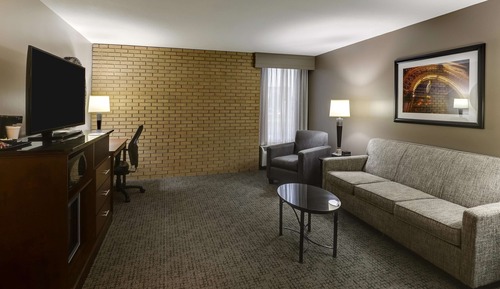 Suite, 1 King Bed with Sofa bed, Accessible, Refrigerator & Microwave (2 Rooms, Tub)