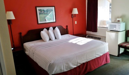 Room, 1 King Bed, Smoking