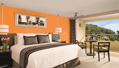 Deluxe Room, 1 Queen Bed (Tropical View)