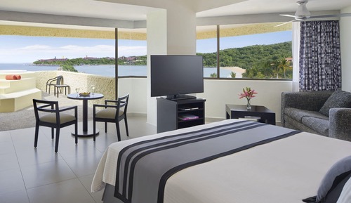 Junior Suite, 1 King Bed, Hot Tub (Preferred Club)