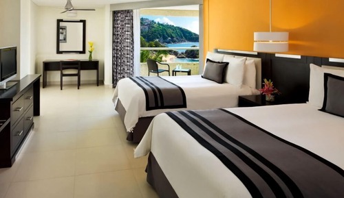 Deluxe Room, 2 Double Beds, Partial Sea View
