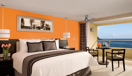 Deluxe Room, 1 King Bed, Oceanfront (Preferred Club)