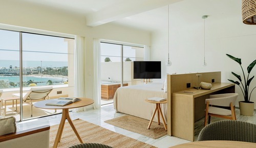 The Reserve Grand Suite Front Ocean View with Whirlpool