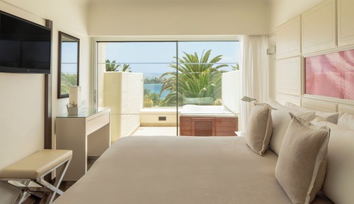 The Reserve Suite Ocean Front Jacuzzi