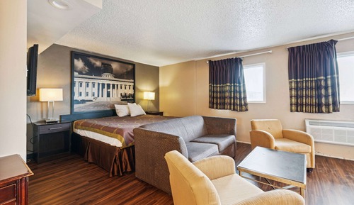 Studio Suite, 1 King Bed, Smoking