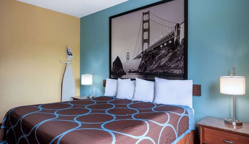 Room, 1 King Bed, Accessible, Non Smoking (Mobility Accessible)