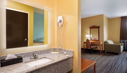 Studio Suite, 1 King Bed, Non Smoking