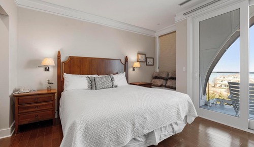 Maritime Suite Lakeview