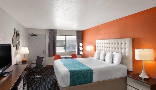 Standard Room, 1 King Bed