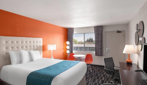 Standard Room, 1 Queen Bed