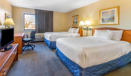 Deluxe Room, 2 Double Beds, Non Smoking, Mountain View