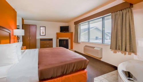 Suite, 1 King Bed, Non Smoking (One-Bedroom Not Pet Friendly)