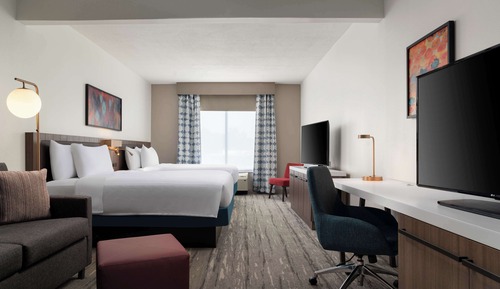 2 Queens Jr Suite