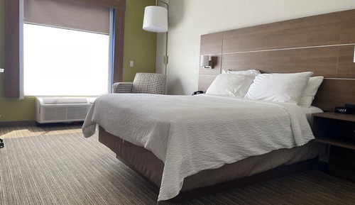 Standard Room, 1 Queen Bed, Accessible (Mobility)