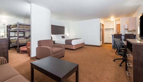 Family Suite, 1 Queen Bed, Kitchen
