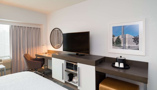 Classic Room, 1 King Bed, Accessible, Bathtub
