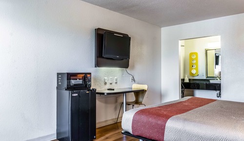 Deluxe Room, 1 King Bed, Smoking, Refrigerator & Microwave