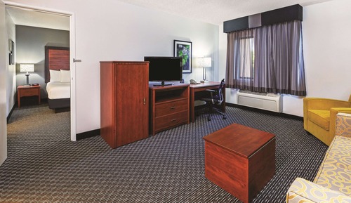 Suite, 1 King Bed, Non Smoking