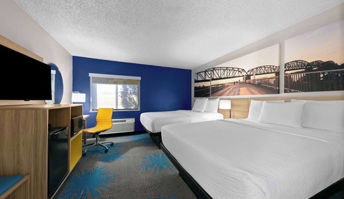 Room, 2 Queen Beds, Accessible, Non Smoking (Mobility, Tub w/ Grab Bars)